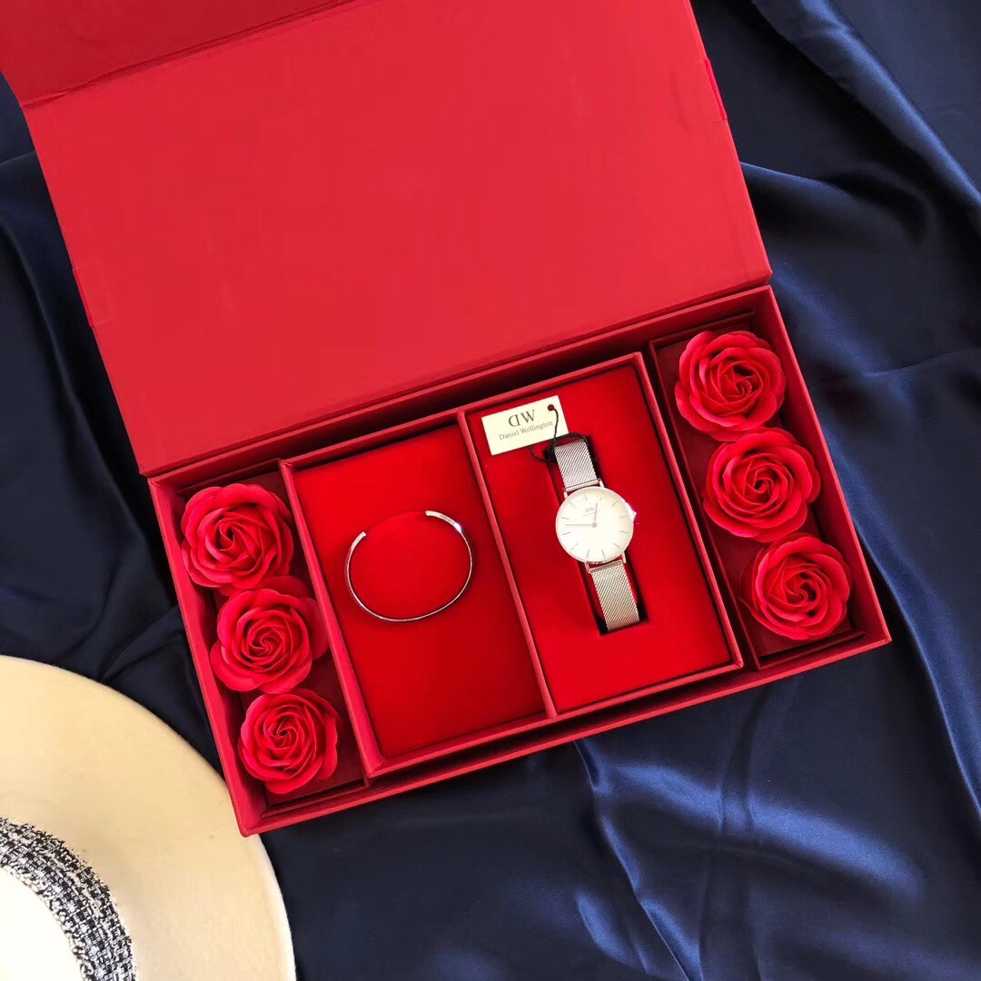 I5  丹尼尔惠灵顿 Daniel Wellington   DW礼盒套装 气质银钢带手表银手镯满满爱意的玫瑰礼盒 银色钢带，白色表盘