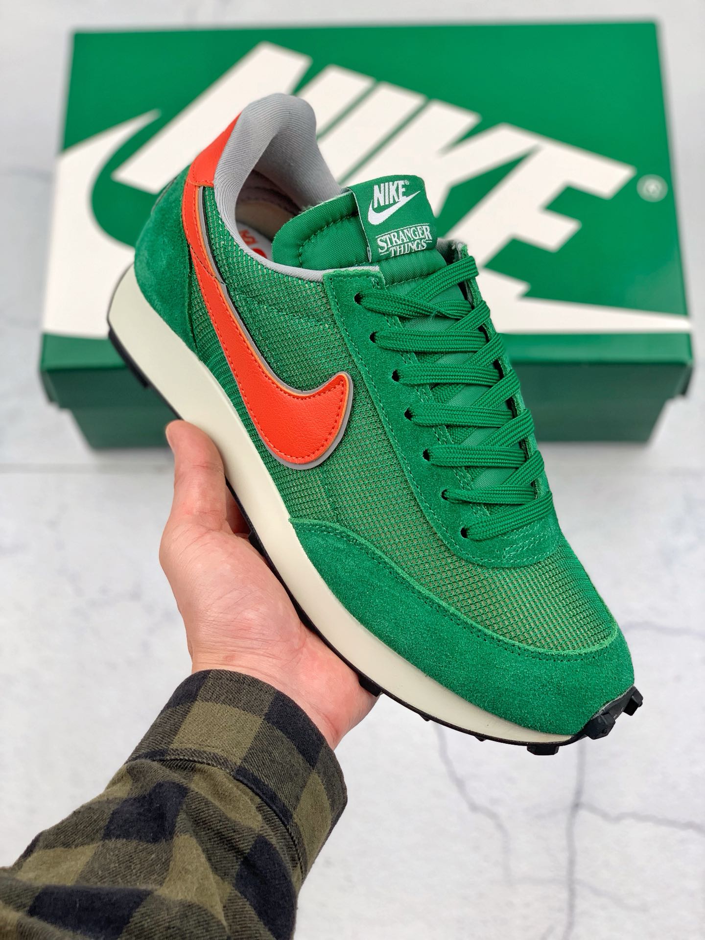 真标版本 男女鞋真标半码制冠希哥同款 美剧 Stranger Things 怪奇物语 角色霍金斯x Nike Air Tailwind Qs Hawkins High 1979周年顺风华夫复古休闲慢跑鞋 深绿橘黄3m Cj6108 300 尺码 36 36 5 37 5