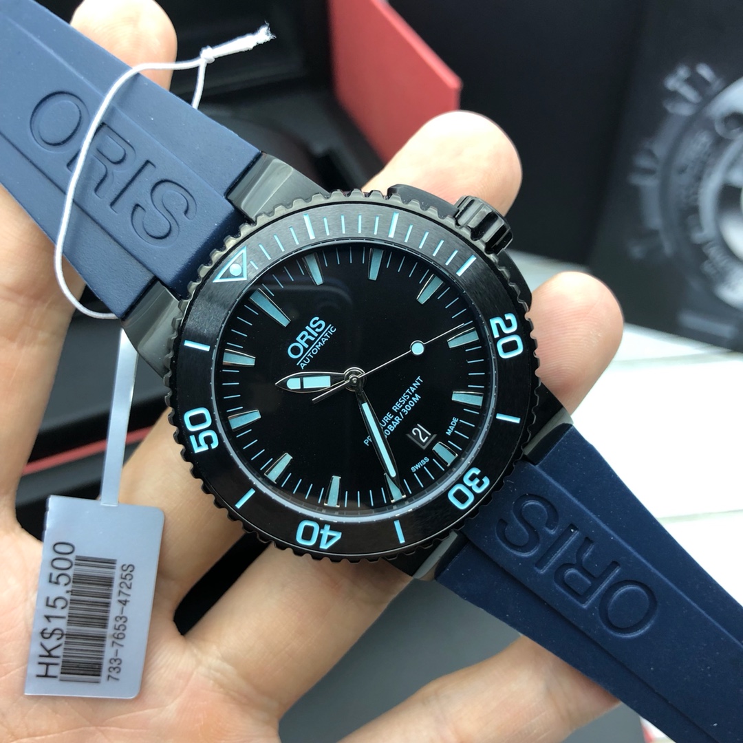【海淘正品】Oris豪利时 渠道原版硬货！少量到货下手要快了！Oris 豪利时 一个亲民品牌，原版就是原版没得说！表径43mm，上手真心不错，原装瑞士sw200自动机芯，高强度防水300米，加厚蓝宝石双层镀蓝膜玻璃，表带高强度拉丝工艺，更重要的是实用性强，扣子可伸缩👍 号称劳力士中的水鬼，鬼王！戴的爱惜可以用三辈子[呲牙]