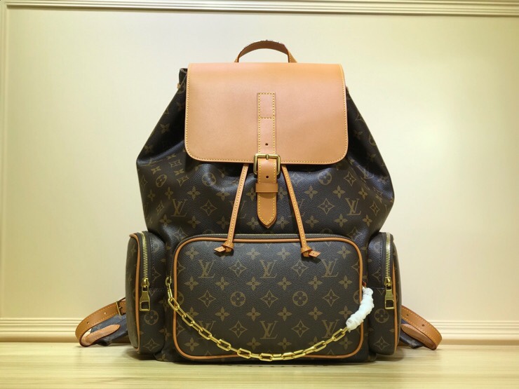 NO:717955,Top original item [TRIO Backpack] M44658 Trio Backpack is a Monogram canvas body with a cowhide flap. It is embellished with modern details such as a gold chain on the front pocket, connecting Louis Vuitton's past and present. The three zippered front pockets and side pockets are in line with pragmatism and have ample space to accommodate a laptop. Dimensions 60 x 72 x 19 cm 7318075, louis vuitton, cowhide19860909顶级原单【TRIO 双肩包】 M44658  Trio 双肩包为 Monogram 帆布包身搭配牛皮翻盖,在前袋金色链条等摩登细节的点缀中,联结路易威登的过往与当下.三只拉链前袋与侧袋契合实用主义,充裕空间可容纳笔记本电脑. 尺寸60 x 72 x 19 厘米 7318075,,louis vuitton,cowhide,Bag