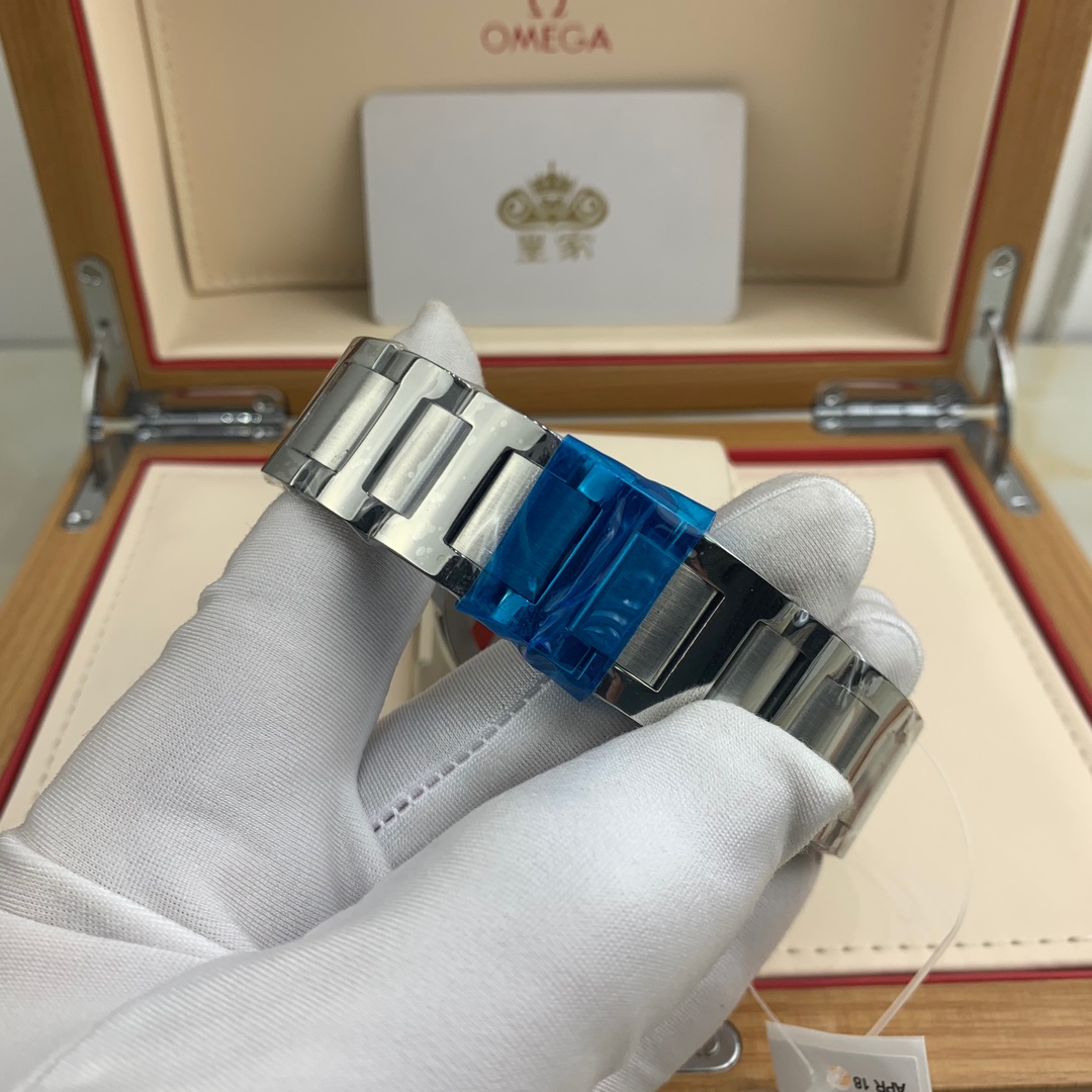 Cartier 皇家 卡地亚蓝气球黑色字面表盘男款腕表
