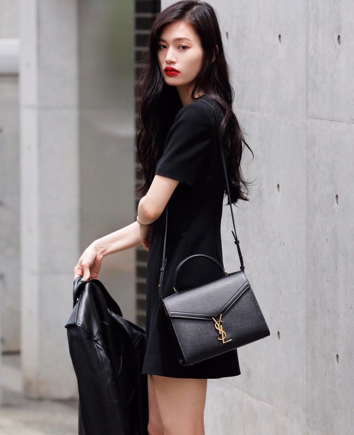 Saint Laurent Ysl CASSANDRA鱼子酱纹手拎包 578000黑色