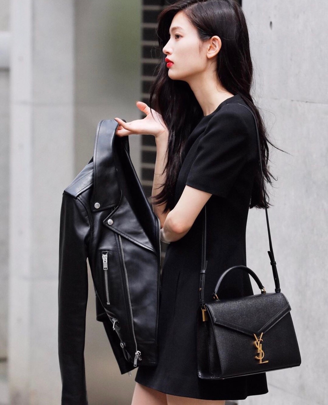 Saint Laurent Ysl CASSANDRA鱼子酱纹手拎包 578000黑色