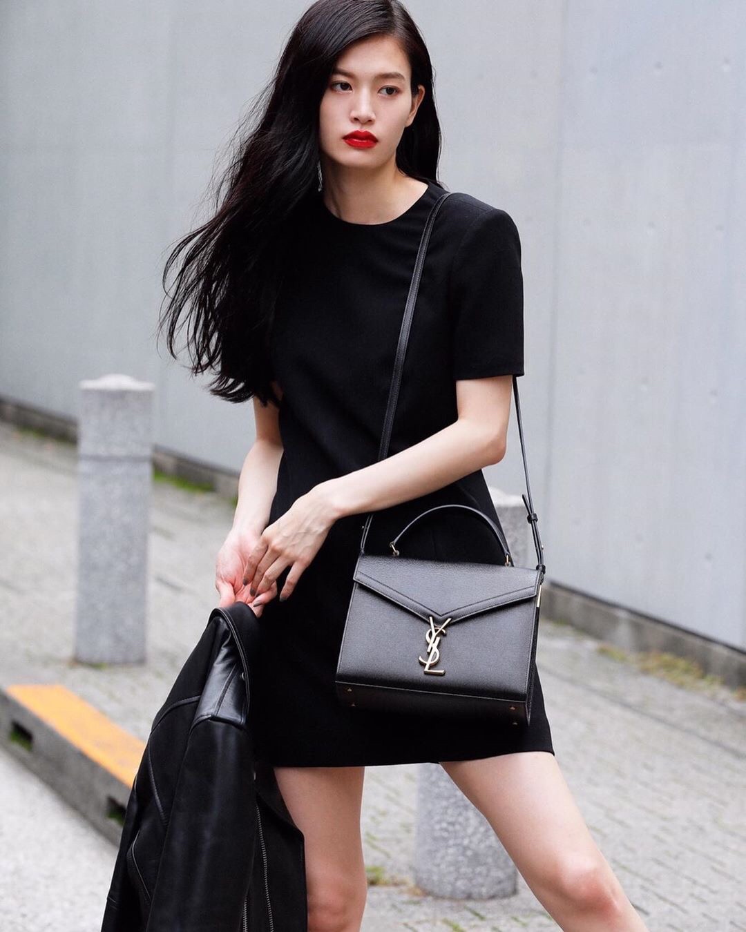 Saint Laurent Ysl CASSANDRA鱼子酱纹手拎包 578000黑色