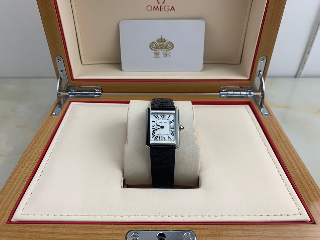 Cartier 皇家 卡地亚坦克系列女款腕表