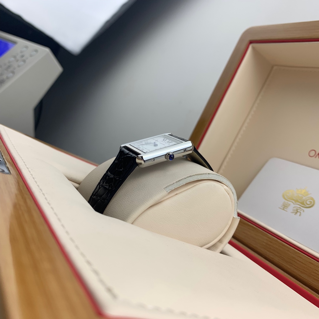 Cartier 皇家 卡地亚坦克系列女款腕表