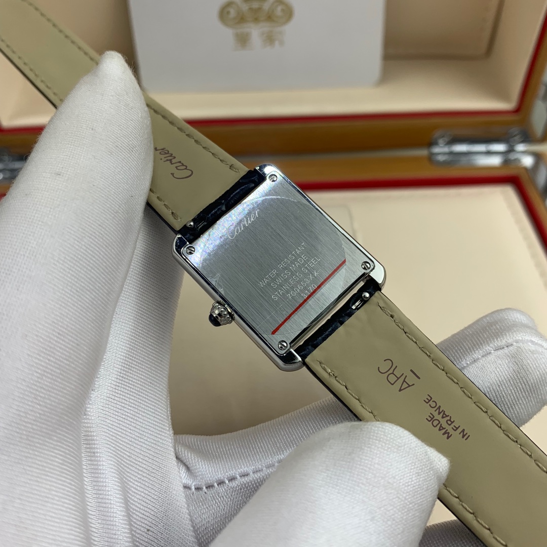 Cartier 皇家 卡地亚坦克系列女款腕表