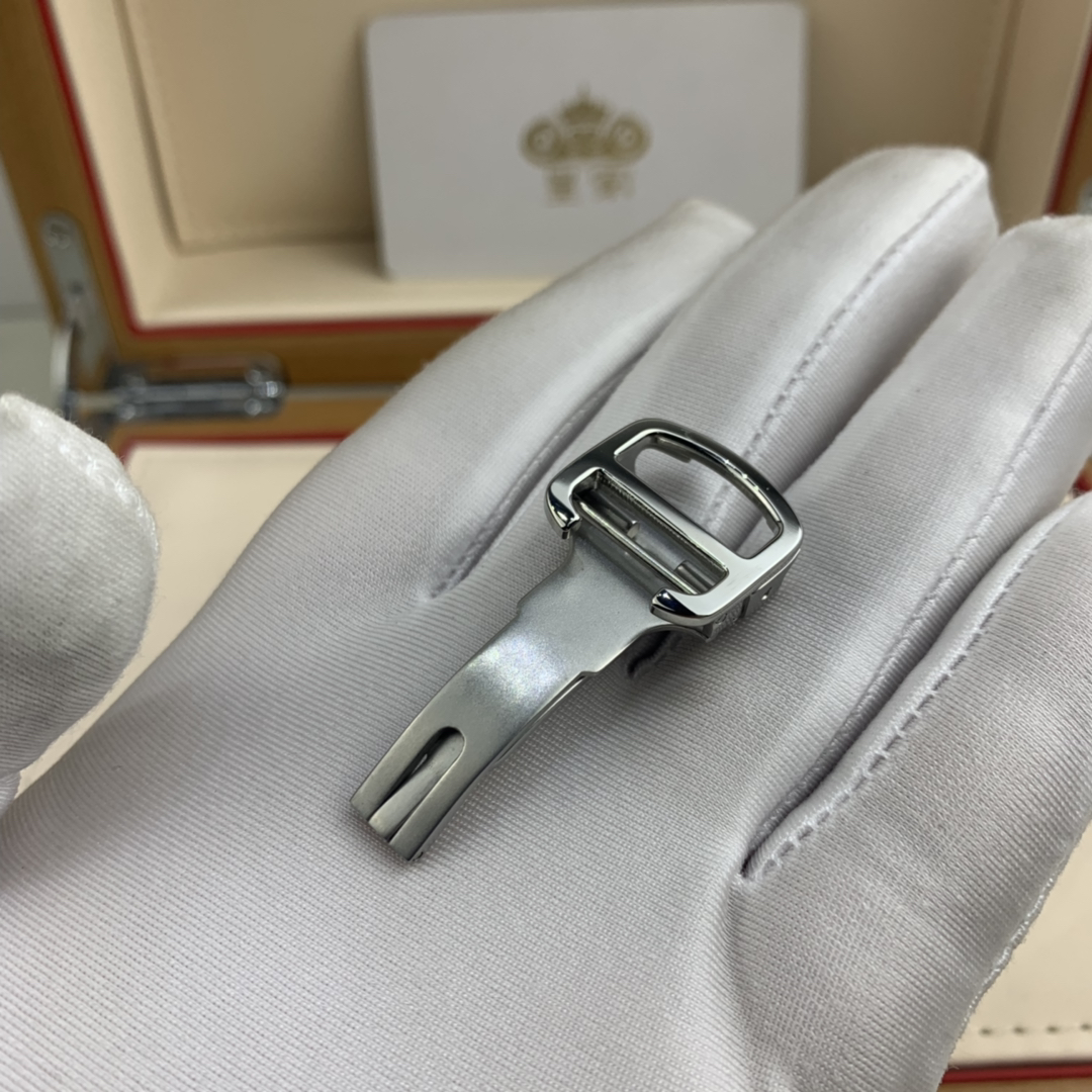 Cartier 皇家 卡地亚坦克系列女款腕表