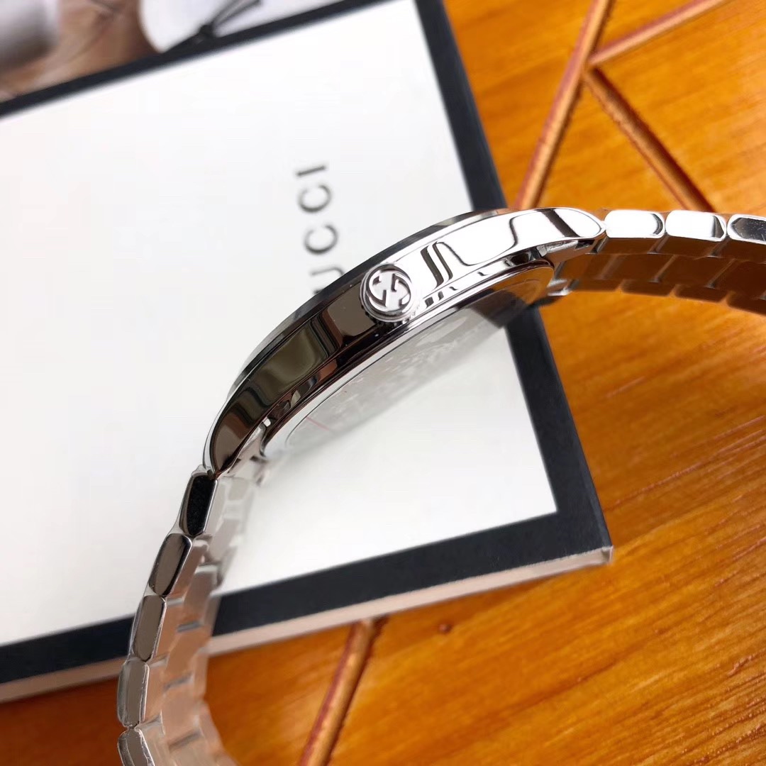 Gucci 古驰小蜜蜂系列天猫款男表 38毫米抛光不锈钢精钢薄表壳 5mm超薄厚度 搭配interlocking G表冠