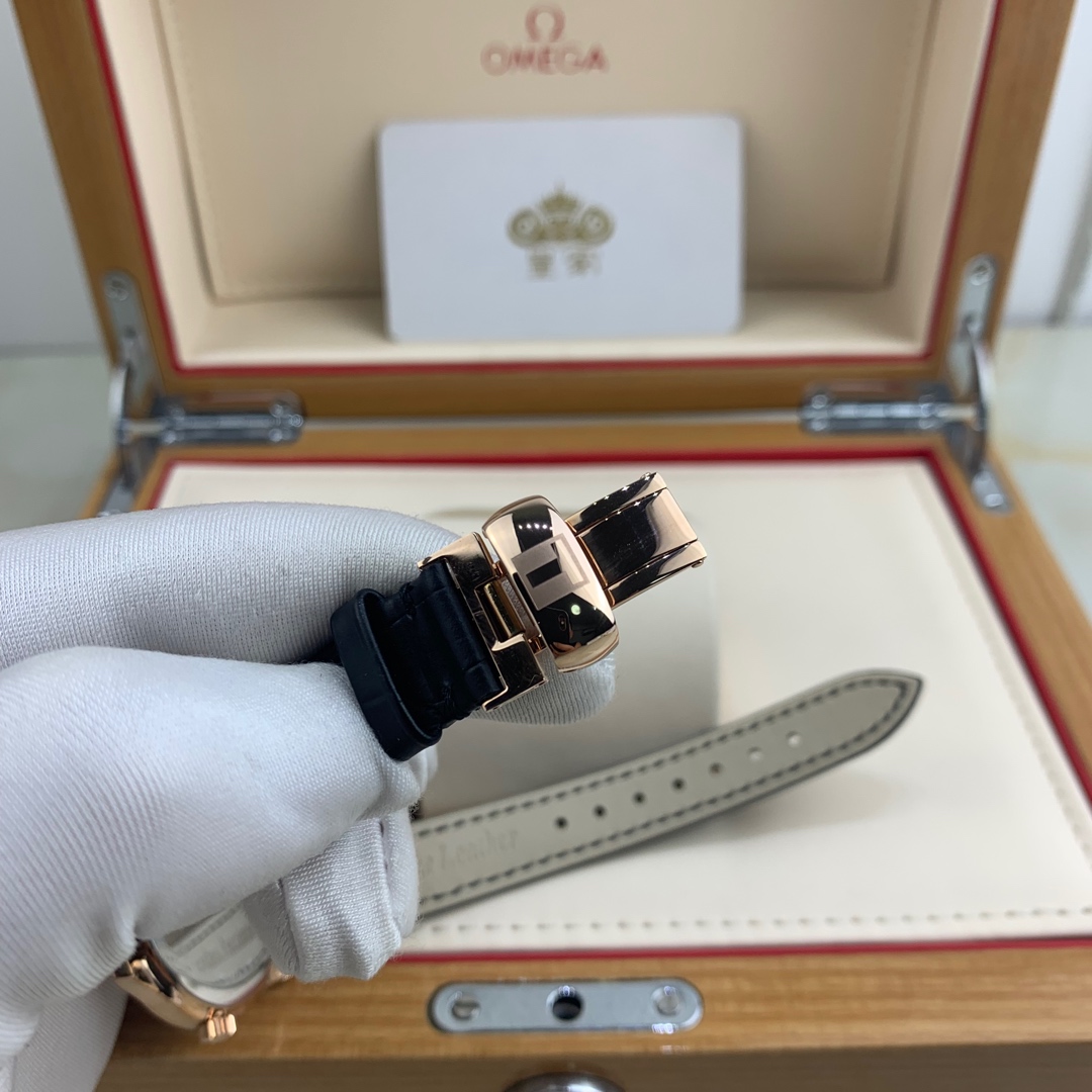Unknown 皇家 天梭33尺寸女款贝壳面腕表