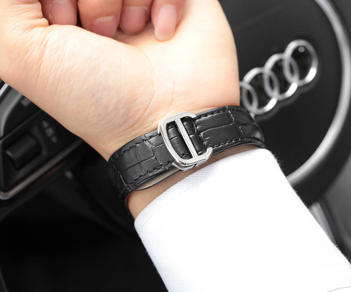 NO:145535,The highest replica 1:1 Cartier Blue Balloon Series (produced by Taiwan Cooperative Factory) Genuine Terminator Strongest Upgrade Cartier Latest Super Strongest Version, [Glass Upgrade] This mechanical version uses crystal fisheye glass, both crystal points, transparency and scratch resistance, better than domestic ones [Case Upgrade] 316L steel Re-adjust the abrasive tools, upgrade the details of the ring mouth, mid-shell and bottom cover. As well as improve the post-grinding processing process, making the overall matching of the shell more seamless and without blind spots. Waterproof depth meter (0 Cartier blue balloon recorded by water inlet) [Pincutter upgrade] Latest authentic craft [Dial upgrade] Enhance the literal scale to make it more rounded, correcting the pattern of the two sub-dishes on the upper and lower dials. Completely improve the gloss, making it whiter and natural, and maintaining the same effect as the original. [Built-in movement] Men's size 42m  Pure Japanese imported Citizen new phone, women's model, size 33m pure Japanese imported ultra-thin NH05 new phone, [Cast buckle upgrade] to improve the inner details of the buckle, the ultimate version of the new machine, cartier19860909最高复刻1:1  卡地亚 蓝气球系列（台湾合作厂出品）正品终结者 最强升级 卡地亚 最新超级最强版本,【玻璃升级】本次机械版本采用水晶鱼眼玻璃 无论是晶点和通透度 和防刮度 都比国产的更胜一筹【表壳升级】正316L钢材 重新调整磨具,升级圈口,中壳和底盖的细节.以及提升后期打磨处理工艺,使壳套整体配合的更加默契天衣无缝,没有死角.防水深度 米（0 进水记录的卡地亚蓝气球）【表针升级】最新正品工艺【表盘升级】提升字面刻度使之变得更加圆润,修正表盘中上下两个子盘的纹路.彻底提升了光泽度,使之变得更白和自然,保持和原装一样的效果.【内置机芯】男款 尺寸42m 纯日本进口西铁城新机,女款 尺寸33m纯日本进口超薄NH05新机,【表扣升级】提升表扣内里细节的打磨和拉丝,机械终极版全新机械,,,cartier,Watch