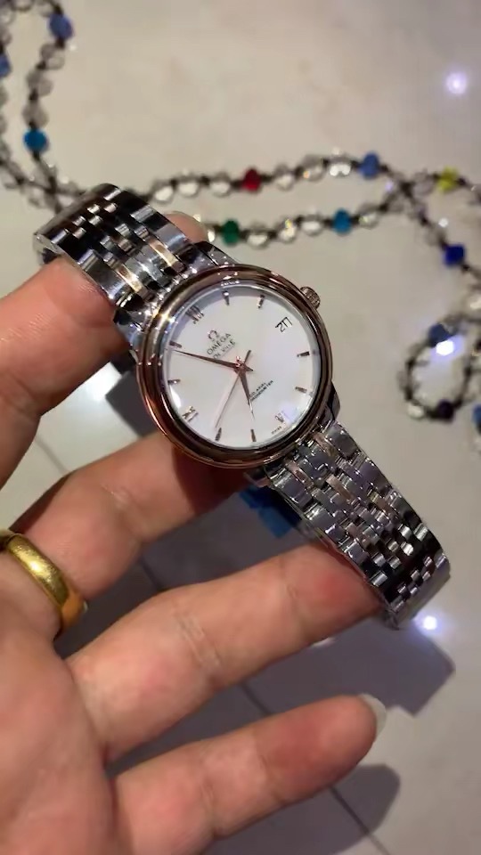 Omega 欧米茄蝶飞系列女款贝壳面腕表视频欣赏