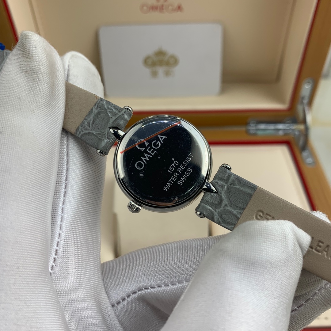 Omega 皇家 欧米茄蝶飞系列奶奶灰表带女款腕表