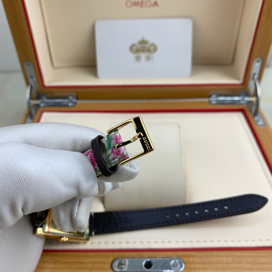 Gucci 皇家 古驰方型小花女款腕表