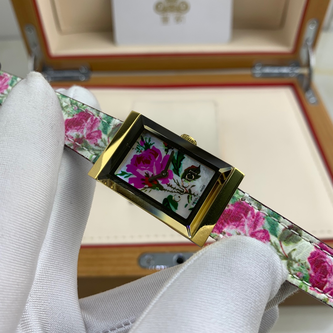 Gucci 皇家 古驰方型小花女款腕表