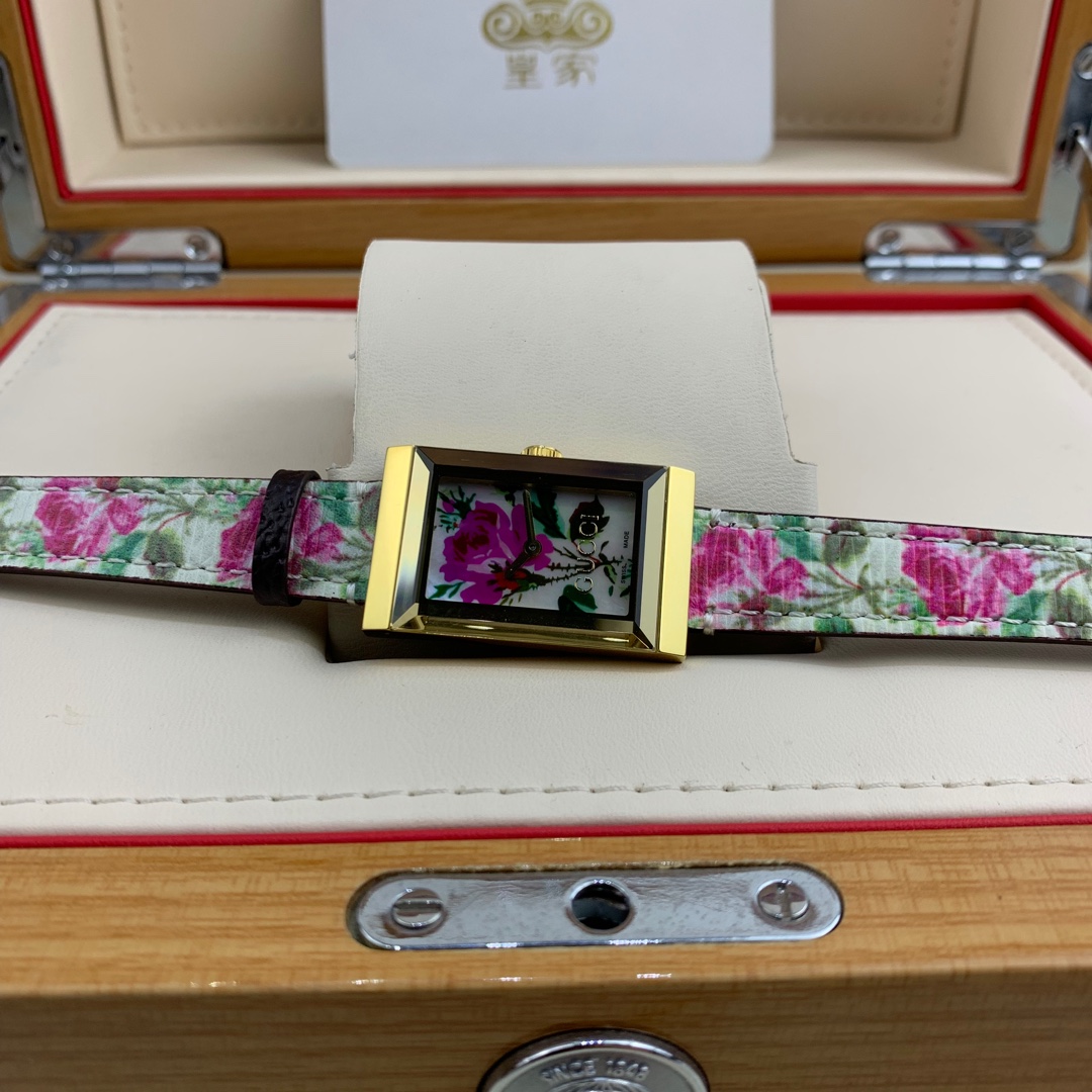 Gucci 皇家 古驰方型小花女款腕表