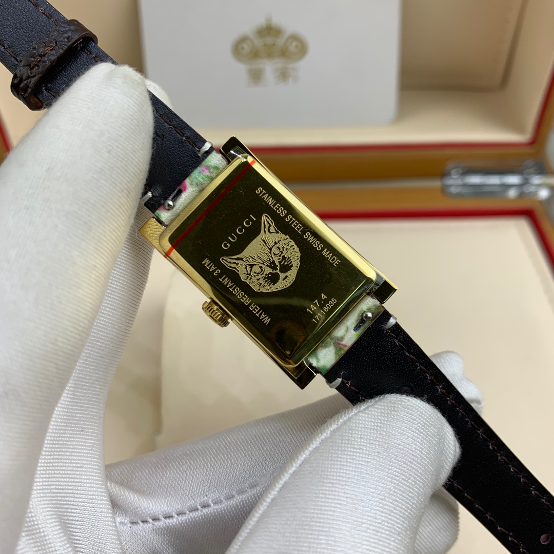 Gucci 皇家 古驰方型小花女款腕表