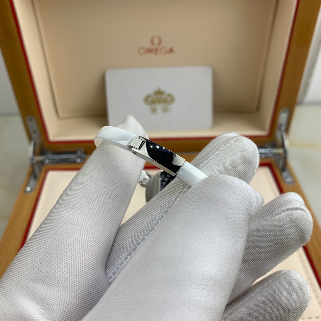 Bvlgari 皇家 宝格丽陶瓷女表腕表