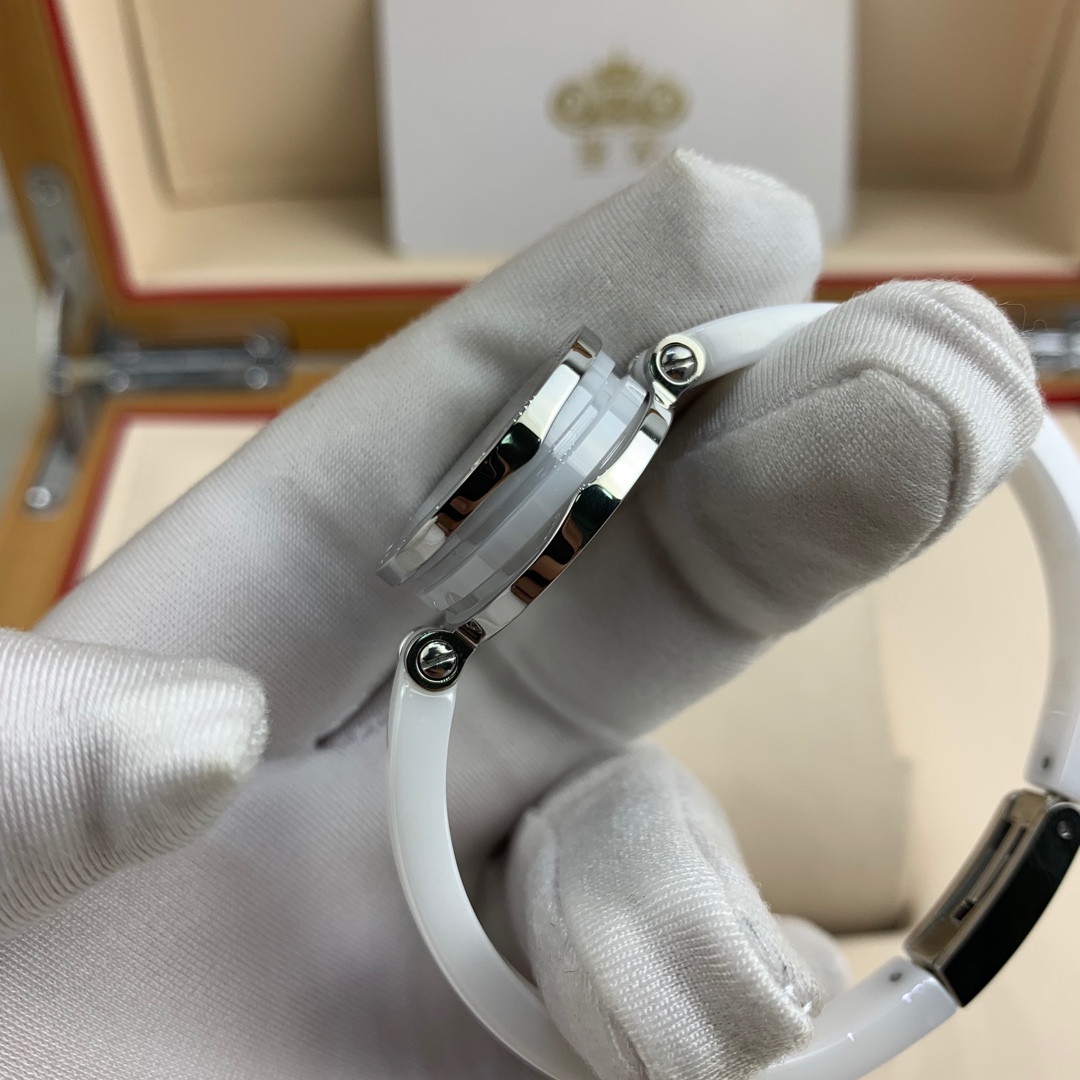 Bvlgari 皇家 宝格丽陶瓷女表腕表