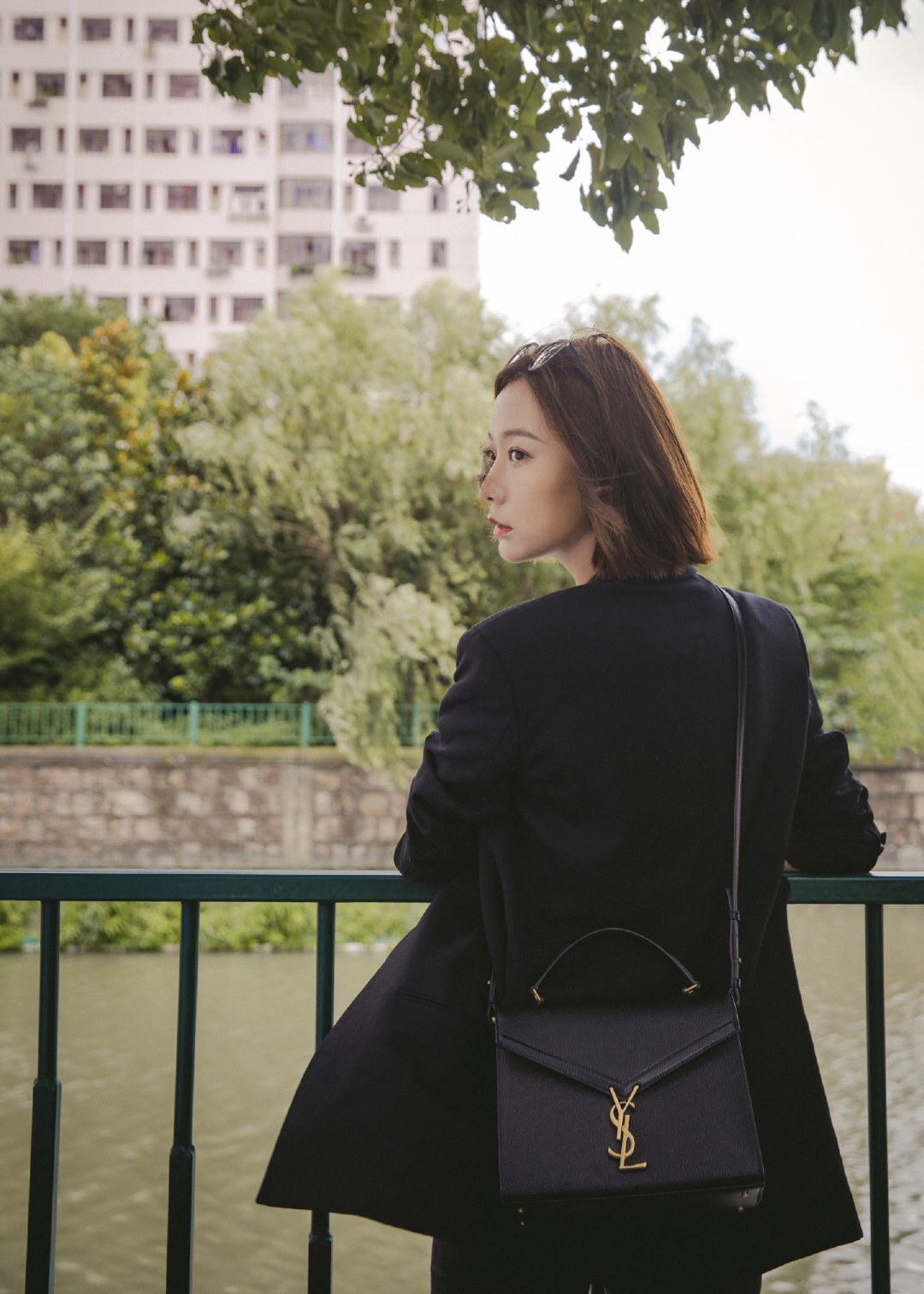 Saint Laurent Ysl CASSANDRA鱼子酱纹手拎包 578000黑色