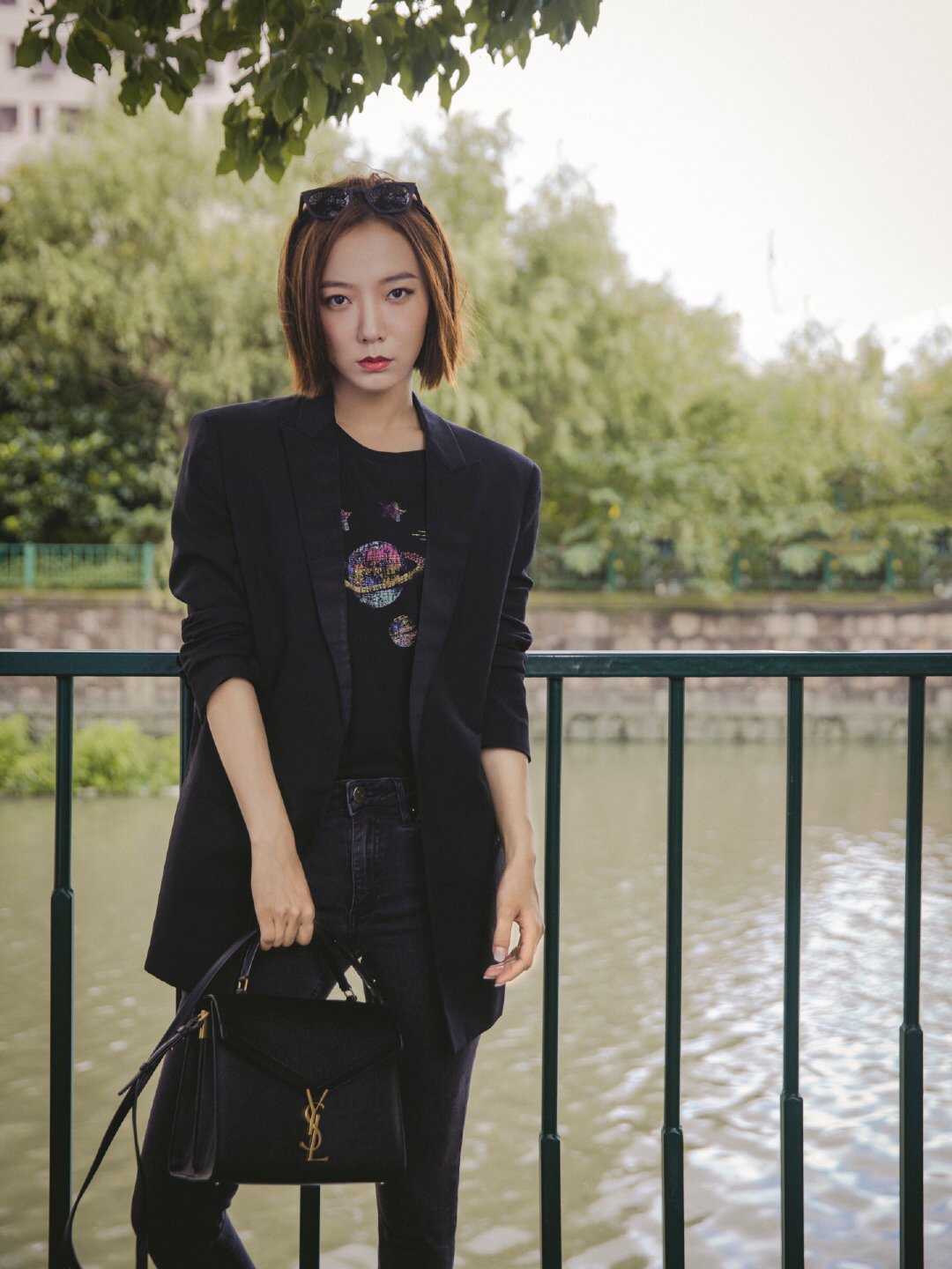 Saint Laurent Ysl CASSANDRA鱼子酱纹手拎包 578000黑色