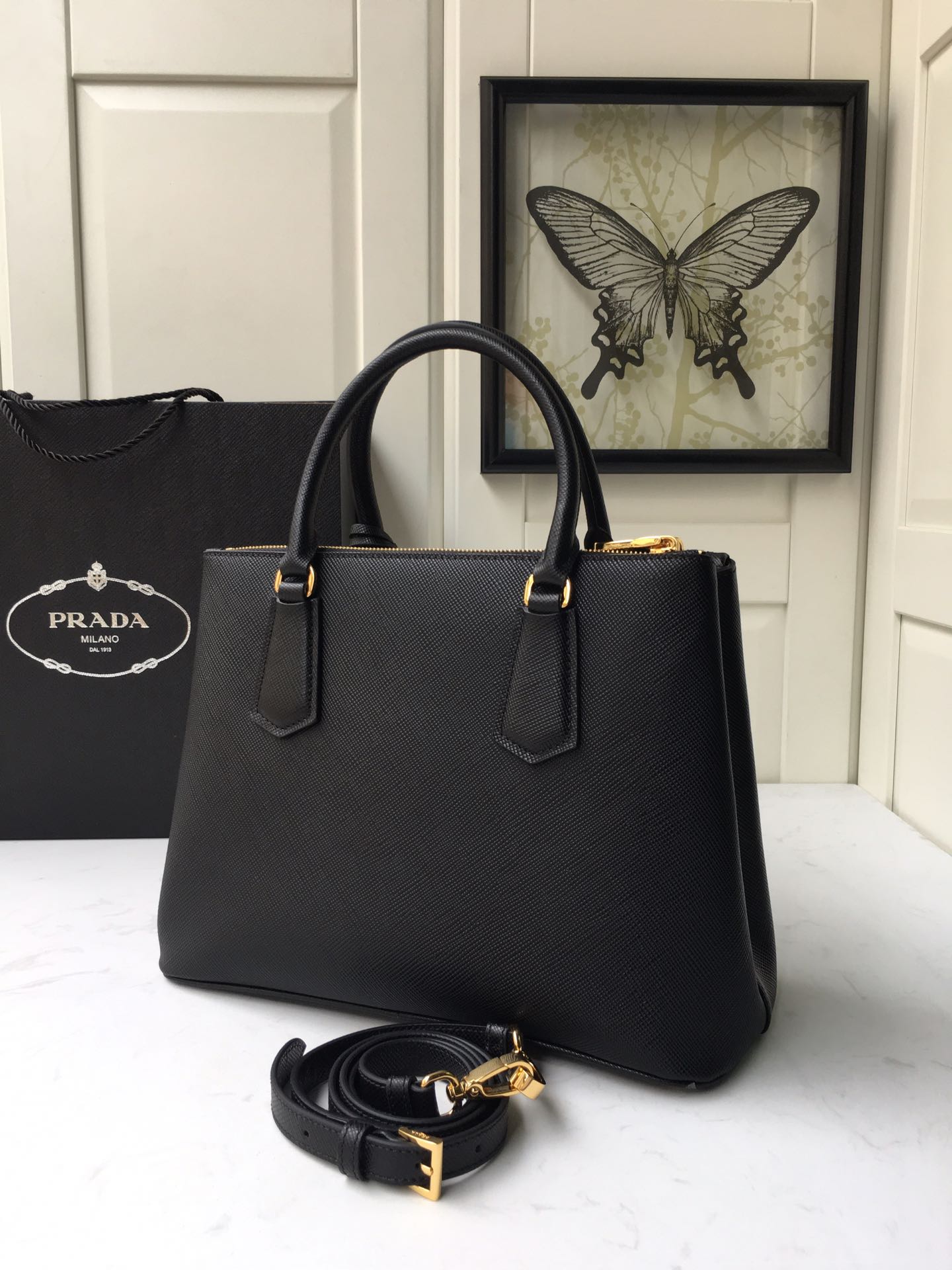 PRADA普拉达进口Saffiano皮革材质杀手包1BA232