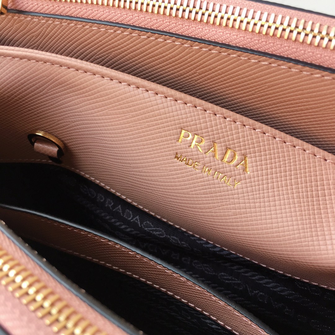 PRADA普拉达进口Saffiano皮革材质杀手包1BA232