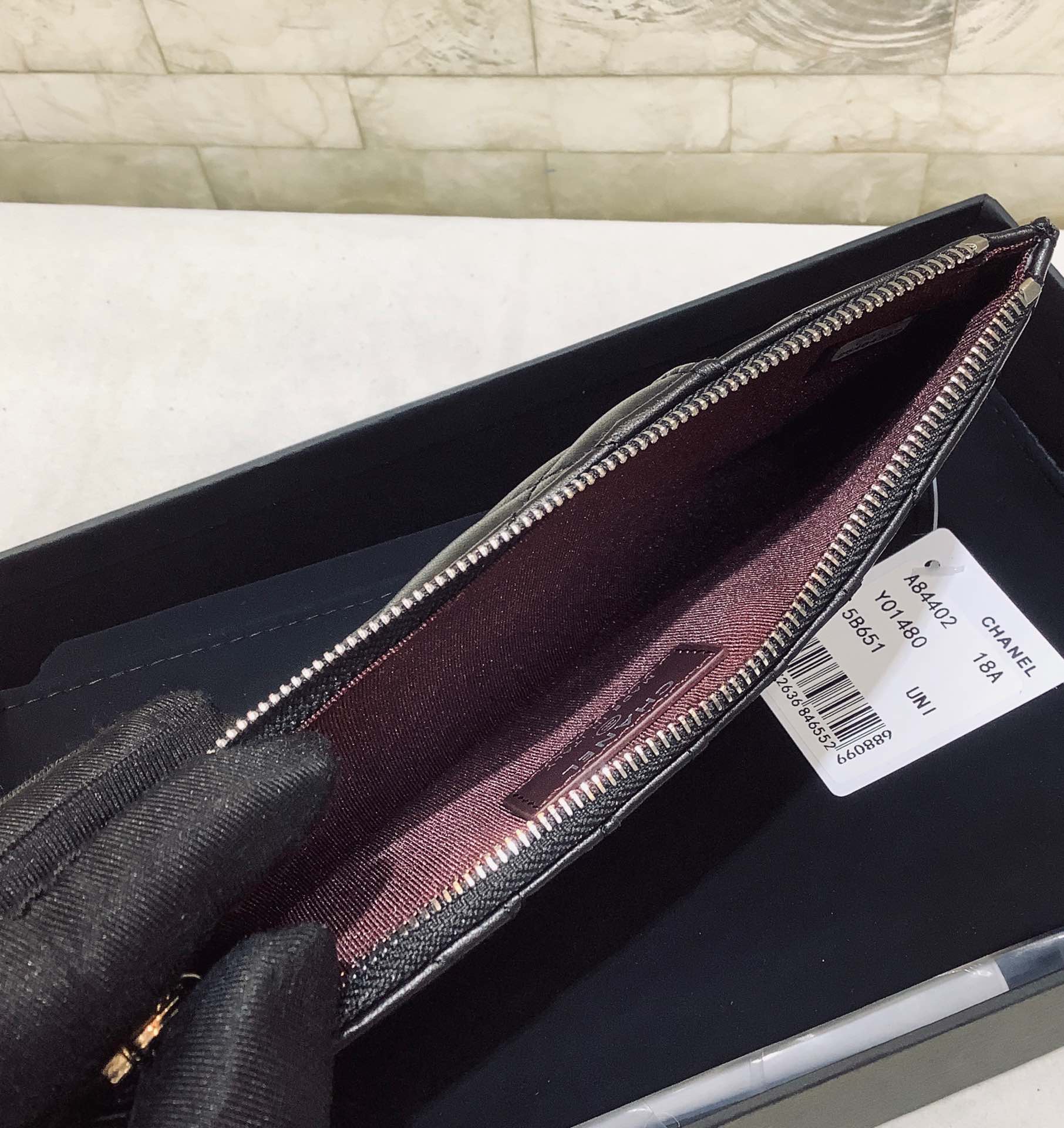 Chanel 2022新品 经典款进口羊皮菱格纹双C手机包 卡包 A84402黑色/银扣
