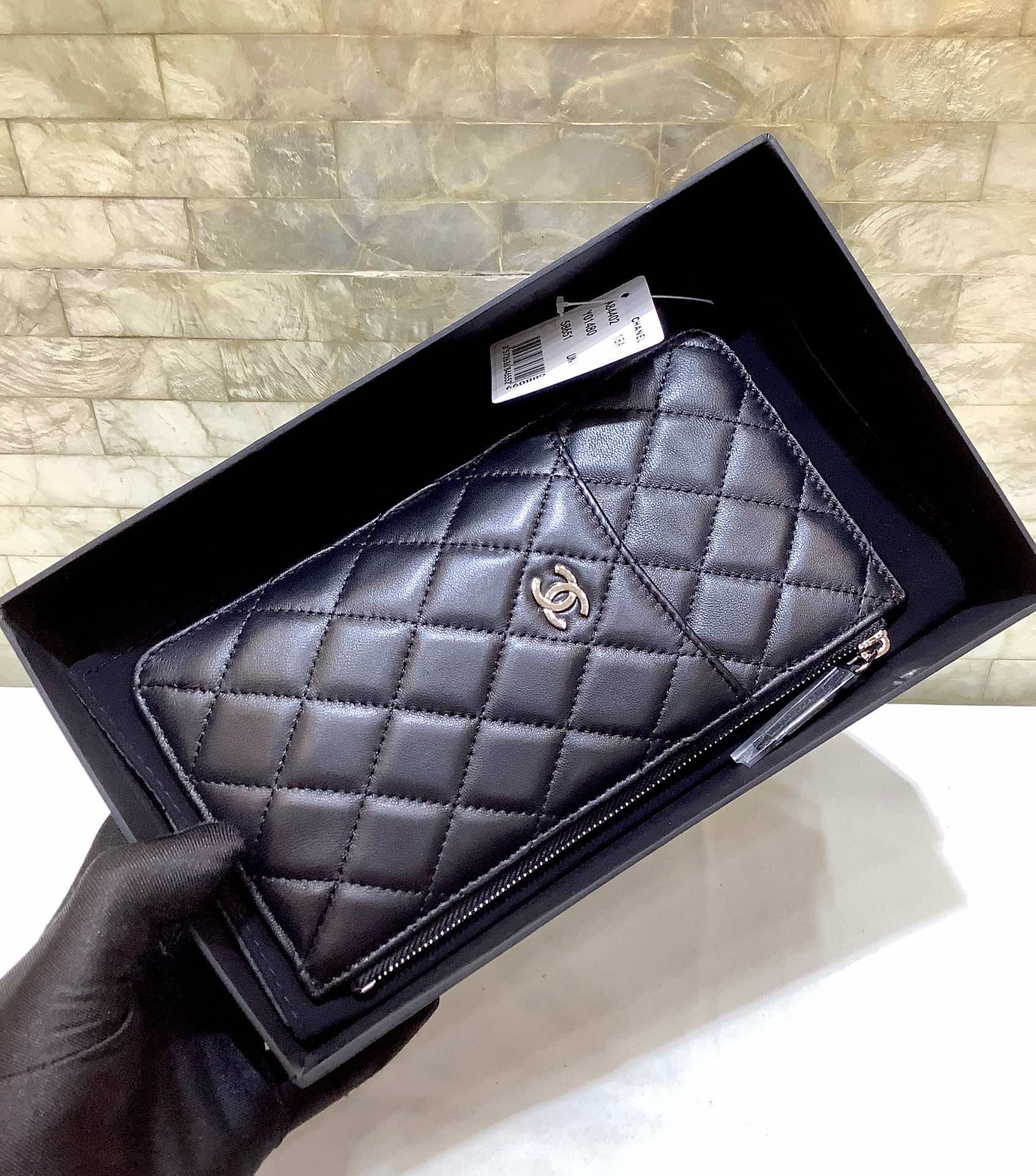 Chanel 2022新品 经典款进口羊皮菱格纹双C手机包 卡包 A84402黑色/银扣