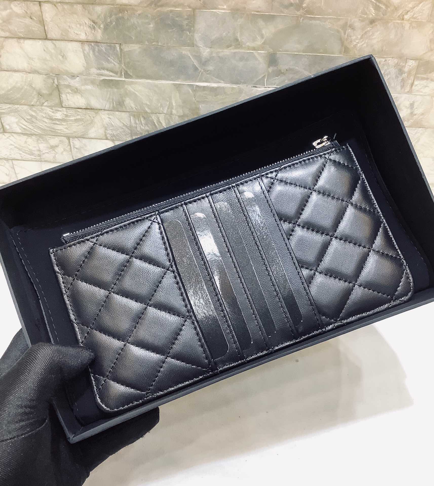 Chanel 2022新品 经典款进口羊皮菱格纹双C手机包 卡包 A84402黑色/银扣