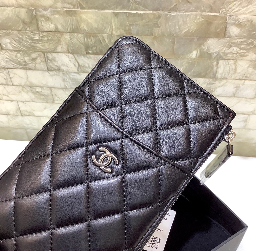 Chanel 2022新品 经典款进口羊皮菱格纹双C手机包 卡包 A84402黑色/银扣