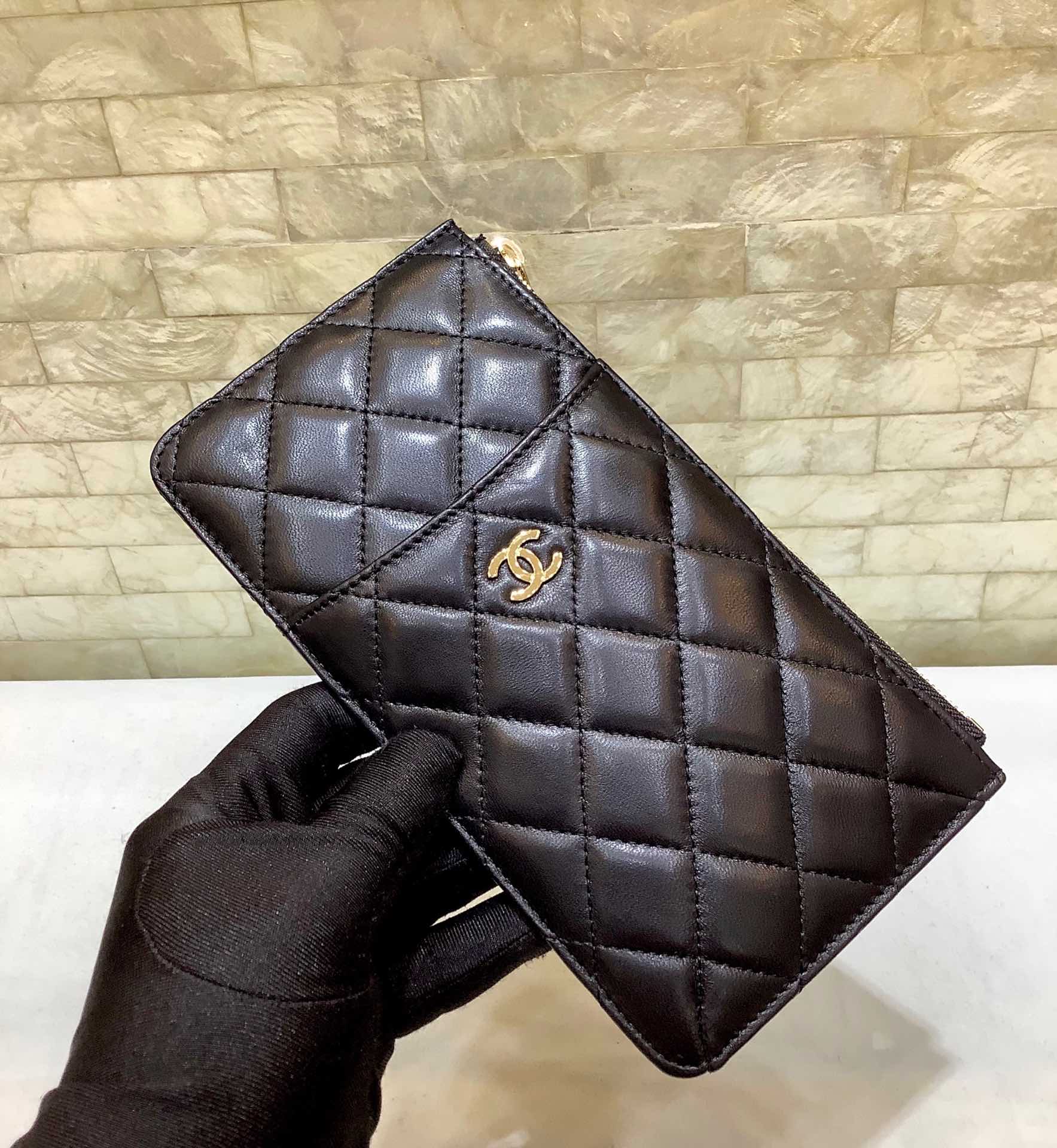 Chanel 2022新品 经典款进口羊皮菱格纹双C手机包 卡包 A84402黑色/金扣