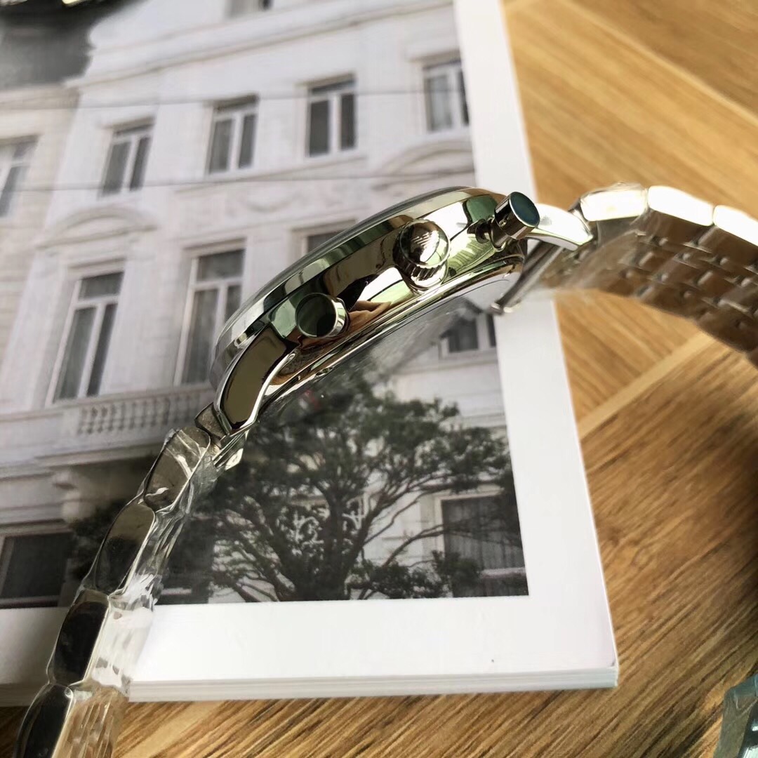 💰110原单220 阿玛尼Armani  型号：Ar038 强化矿物质玻璃  表带：316L精钢表扣：双按扣尺寸：43mm*10mm 简约上下眼功能表盘 时尚大方的银黑彰显成熟 绅士型男之首选