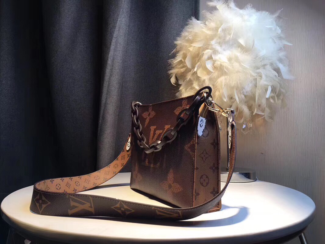 Louis Vuitton Monogram 25x20x5cm shoulder everyday