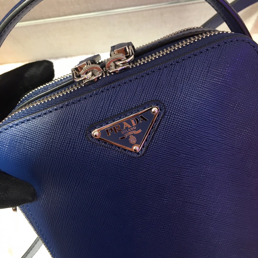 PRADA普拉达进口Saffiano皮革牛皮肩背包2VH066