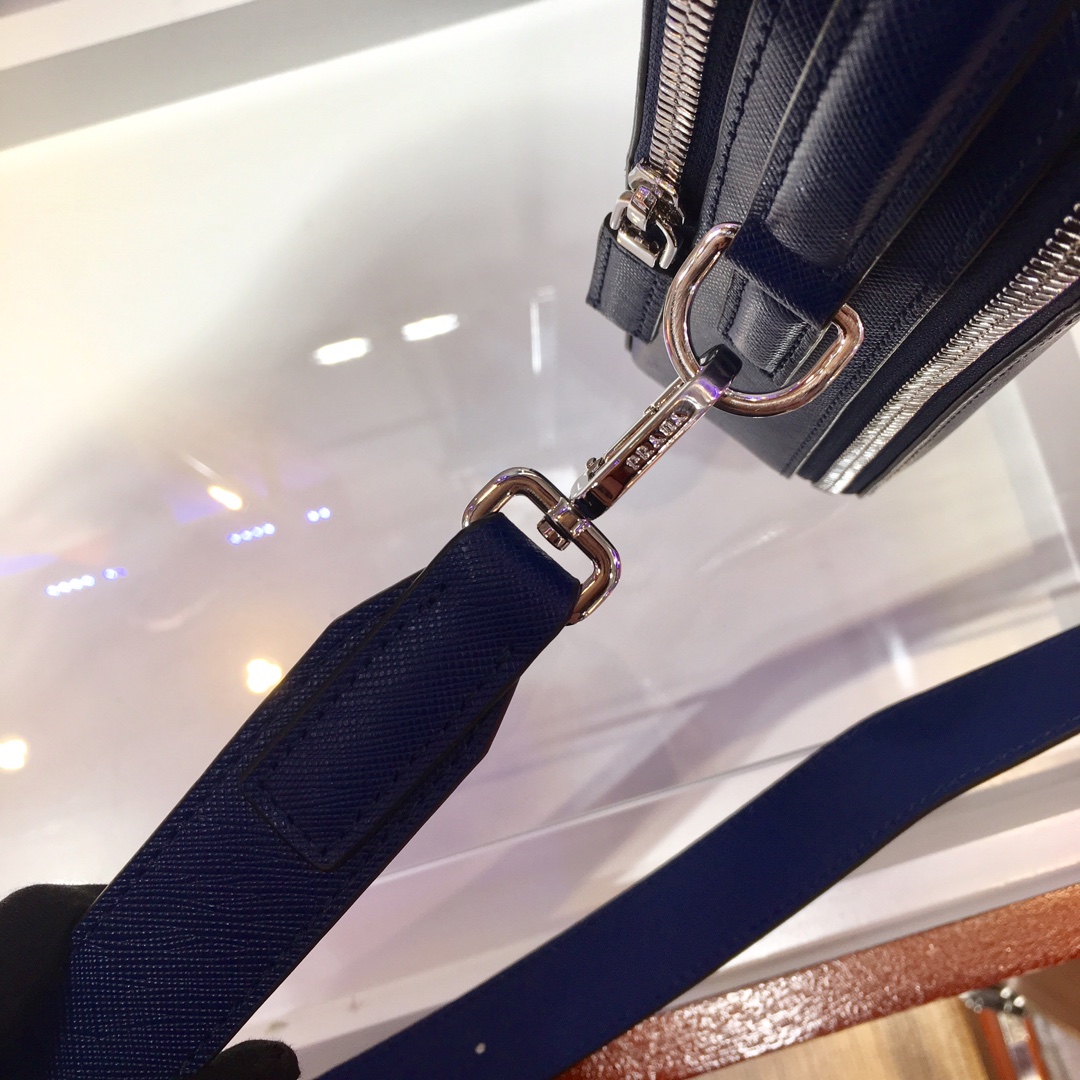 PRADA普拉达进口Saffiano皮革牛皮肩背包2VH066