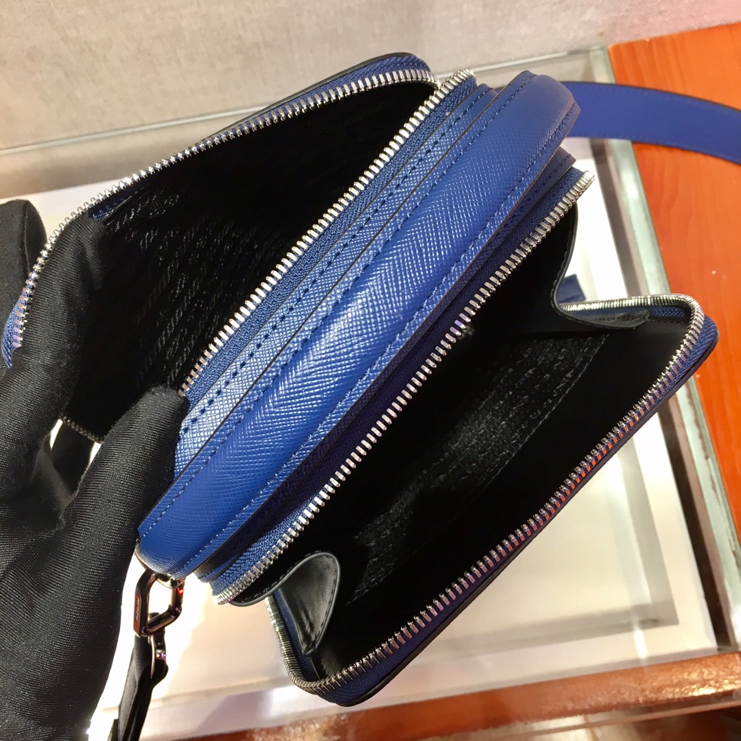 PRADA普拉达进口Saffiano皮革牛皮肩背包2VH066