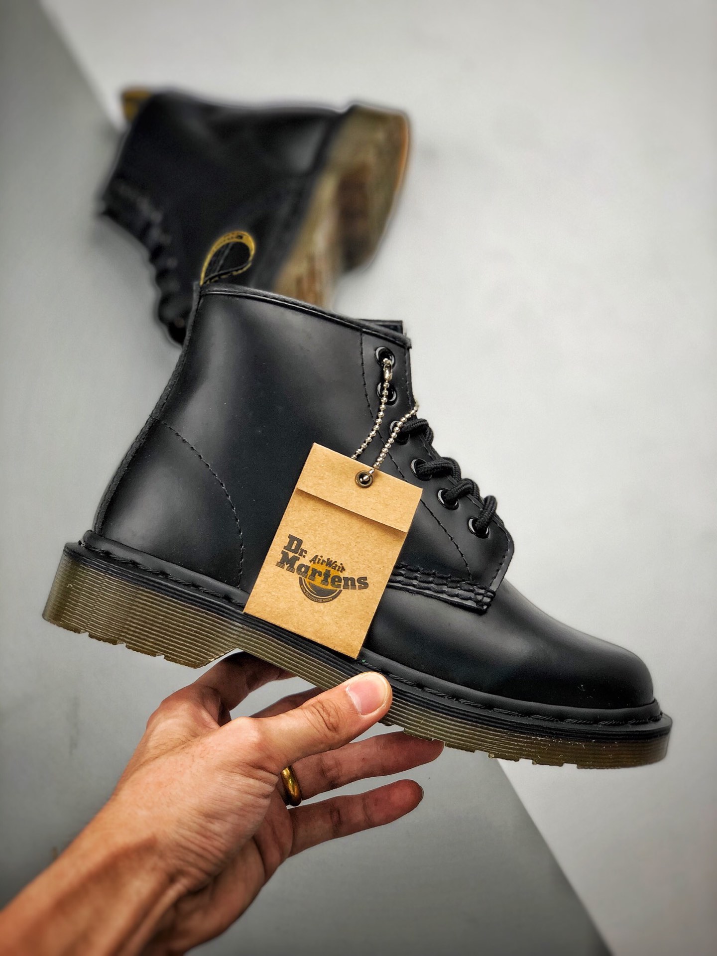 320 Dr.martens 经典六孔马丁靴 正品代工厂订单