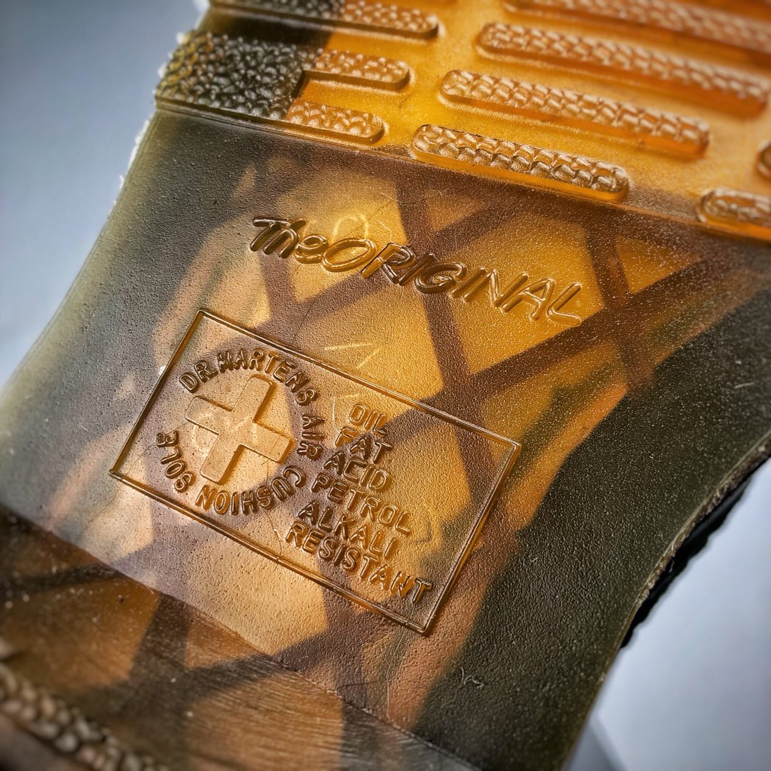 320 Dr.martens 经典六孔马丁靴 正品代工厂订单