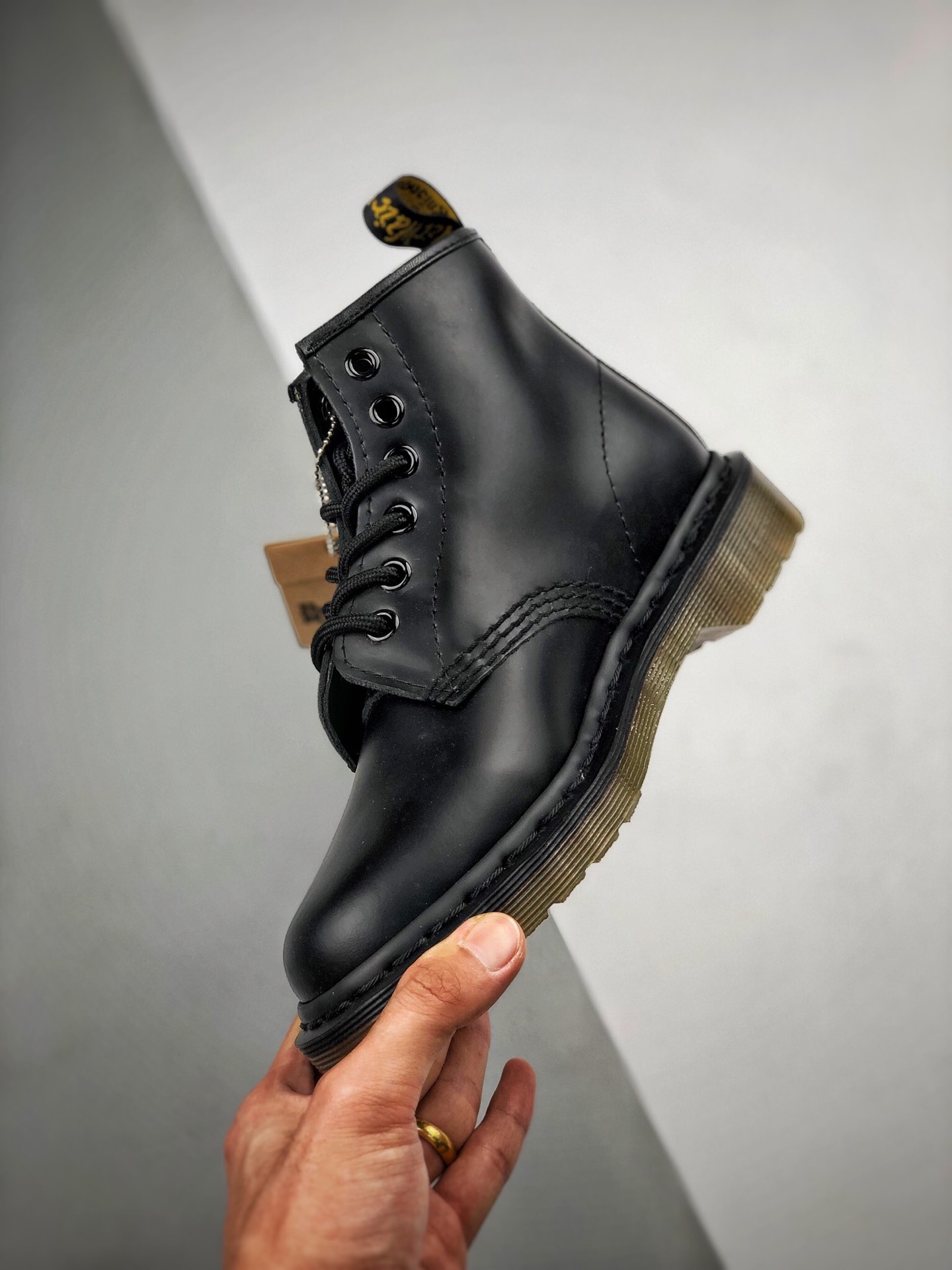 320 Dr.martens 经典六孔马丁靴 正品代工厂订单