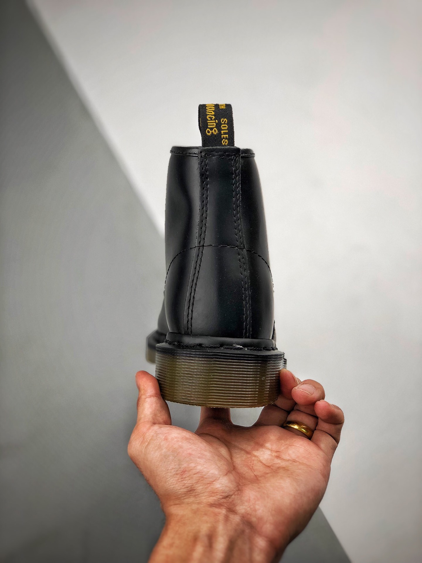 320 Dr.martens 经典六孔马丁靴 正品代工厂订单