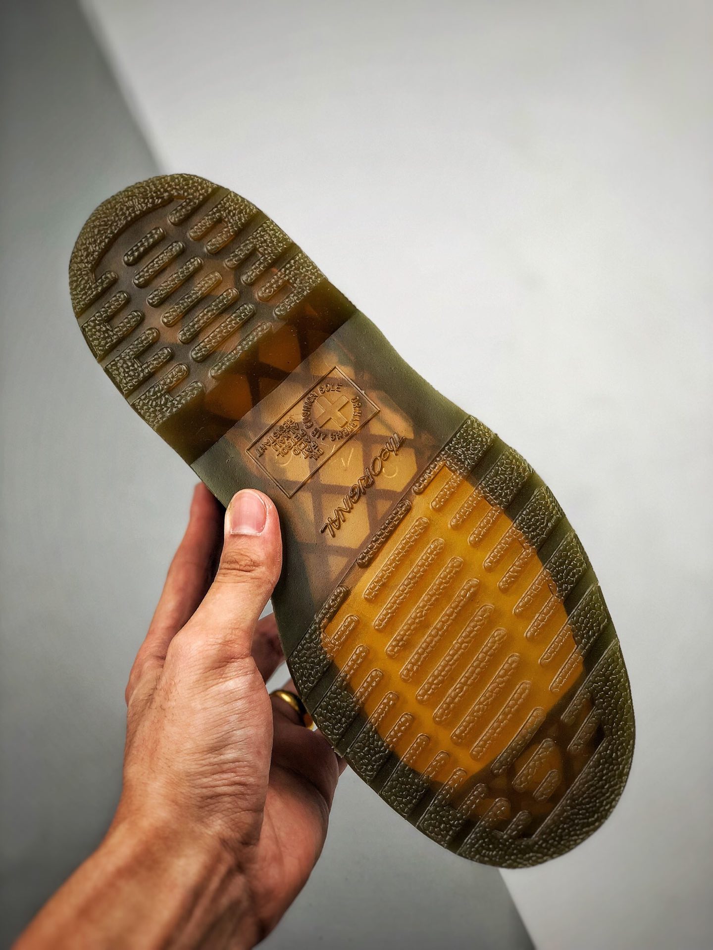 320 Dr.martens 经典六孔马丁靴 正品代工厂订单
