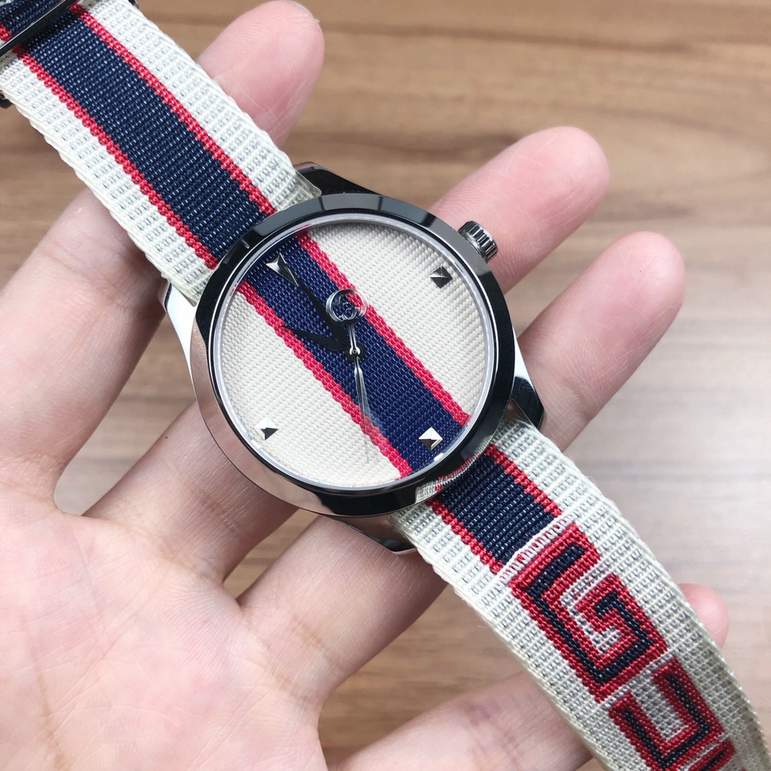 NO:156518,GUCCl Gucci new model, neutral quartz watch, 38mm diameter, stainless steel case, sapphire crystal glass, white, red and blue nylon surface, and nylon strap, simple and generous without losing fashion, waterproof 50 meters, christian louboutin, gucci, gucci19860909GUCCl古驰新款,中性石英表,表径38mm,精钢表壳,蓝宝石水晶玻璃,白色、红色和蓝色尼龙表面,及尼龙表带,简单大方而不失时尚,防水50米,,christian louboutin,gucci,gucci,Watch