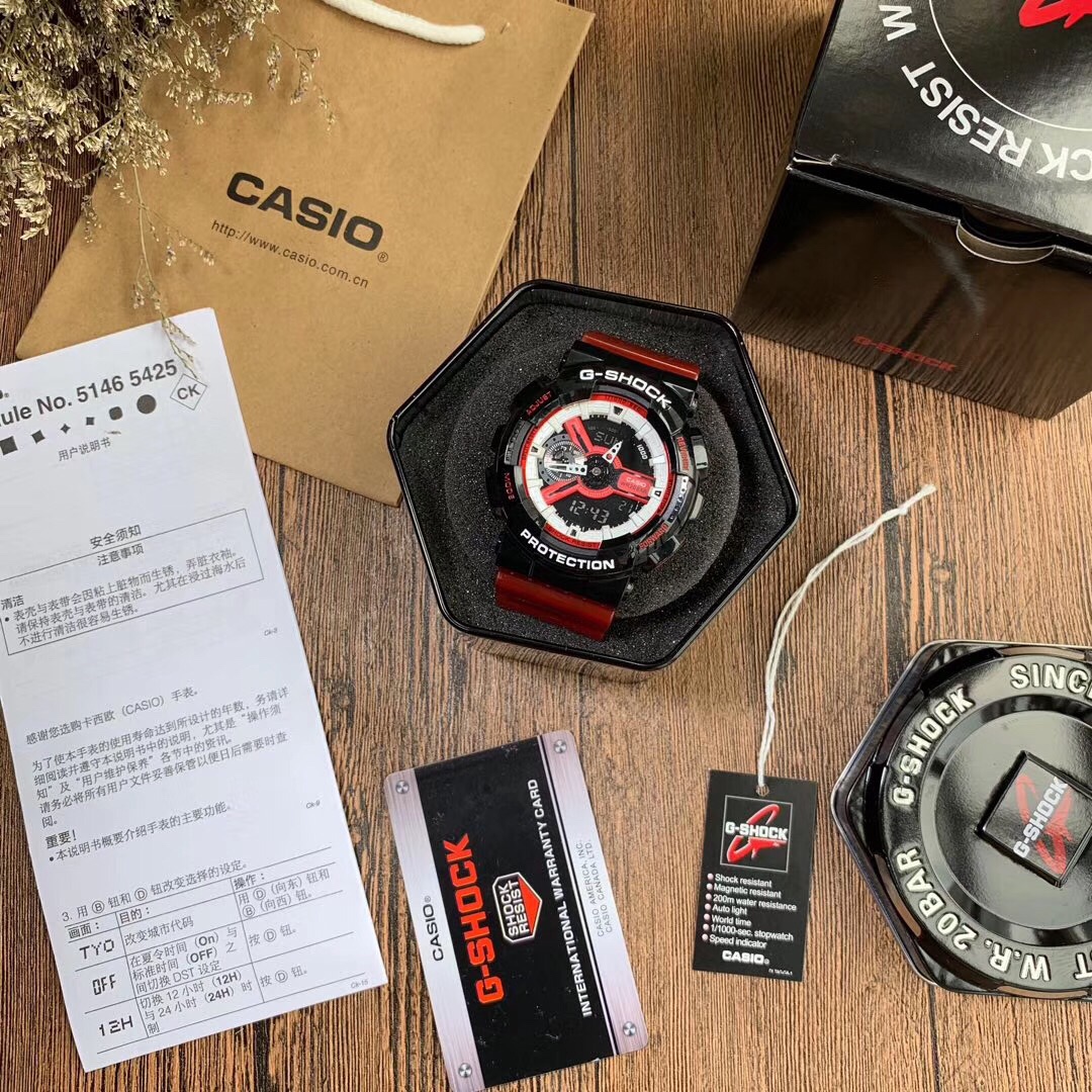 E0   Casio 卡西欧 G-SHOCK硬碰硬黑红小龙虾GA-110RB-1A。