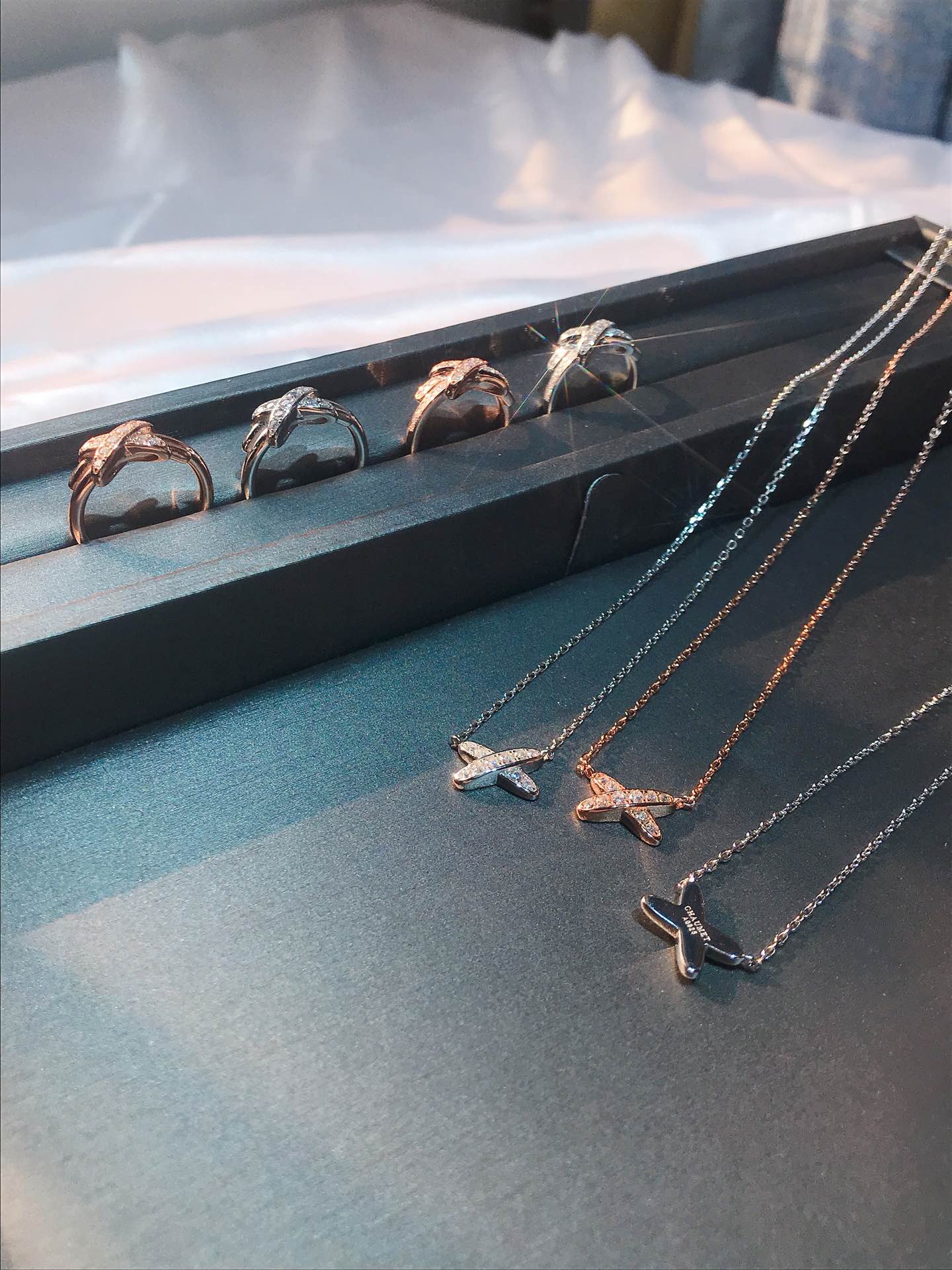 NO:100811,Ring Chaumet Shangmei Jewelry A lifetime Flat crossed diamond set Necklace/ring Platinum/rose gold, Shangmei, Chaumet, necklace, ring19860909戒指chaumet尚美珠宝 缘系一生 平面交叉带钻套装 项链/戒指 白金/玫金,尚美,chaumet,necklace,ring,Jewelry