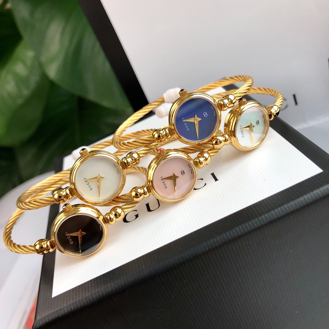 NO:388994,Purchase: Original box: 30 Vintage Gucci Limited Edition Bracelet Watch, 20mm watch diameter, Swiss quartz movement, 30 meters daily waterproof, original imported sapphire glass mirror, exquisite and old carved bottom cover, so beautiful. Don’t doubt that although the counter is out of print, we are original and limited, because there are not many original parts, only a few can be made, and it supports disassembly inspection. This watch is sold for more than 0 second-hand ones, and my home is brand new and the price is also beautiful!  ,gucci,bracelet19860909批: 原盒:30 Vintage古驰限量版手镯表,20毫米表径,瑞士石英机芯,三十米生活防水,原厂进口蓝宝石玻璃镜面,底盖精致做旧雕花,忒美腻,别怀疑虽然专柜已经绝版,但是我们是原厂出来的,限量,因为原零件不多,能做几只就几只,支持拆机验货,这表二手的都卖0多,我家全新,价格也美丽！,,gucci,bracelet,Watch