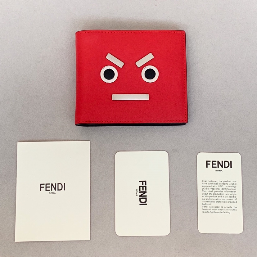 [Fendi Wallets]Calfskin folding wallet Speechless expression composed of metal