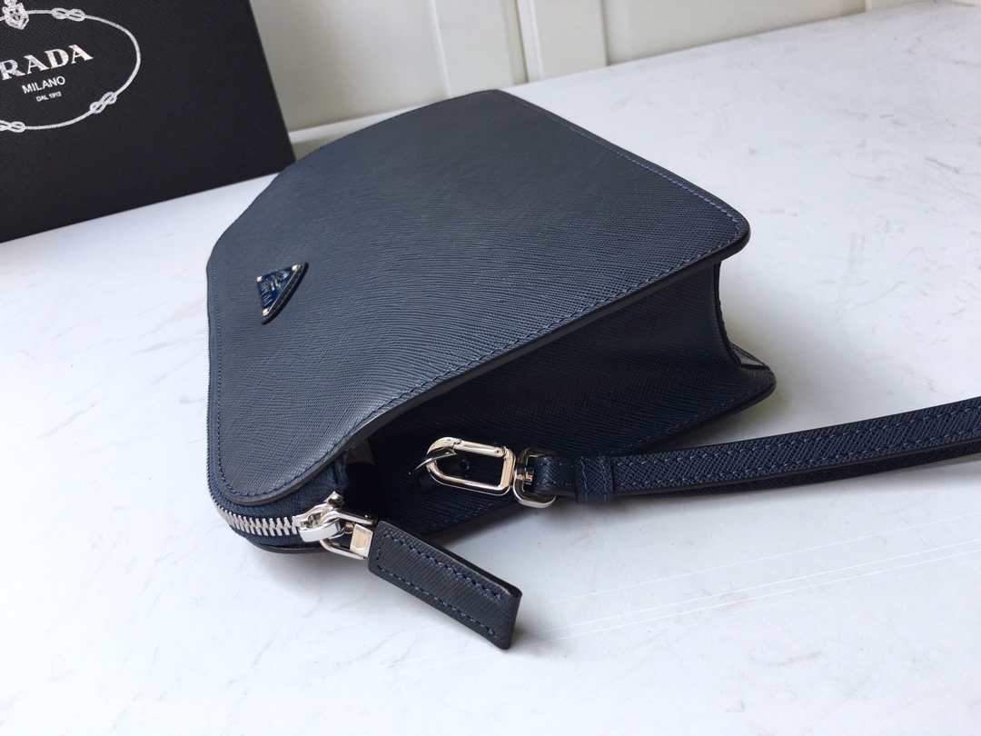 PRADA普拉达进口Saffiano皮革男士手包2VF056