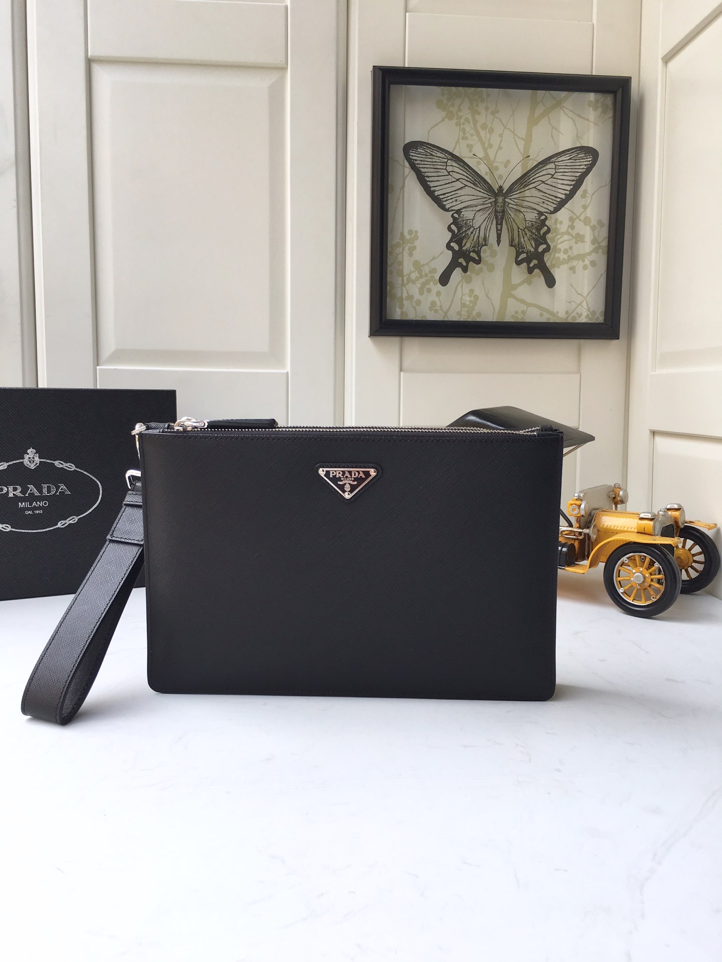 PRADA普拉达进口Saffiano皮革材质男士手包2VF024