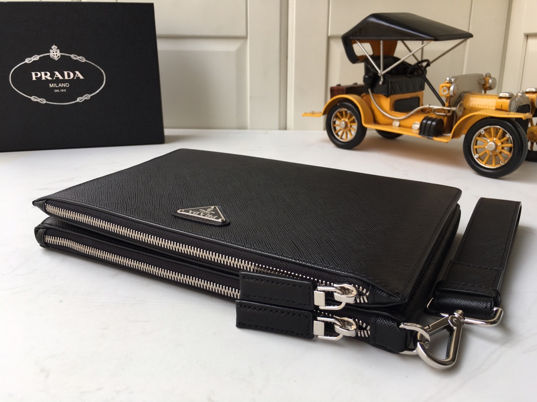 PRADA普拉达进口Saffiano皮革材质男士手包2VF024